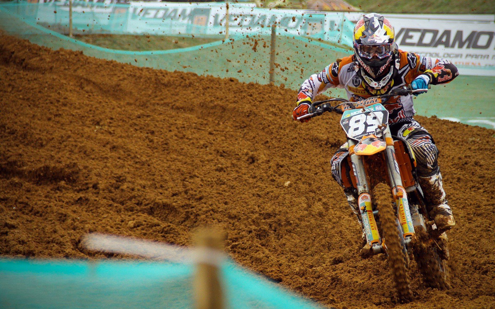 骑士格林苦尽甘来收获完美爱情 模特女友美貌与智慧并存引热议