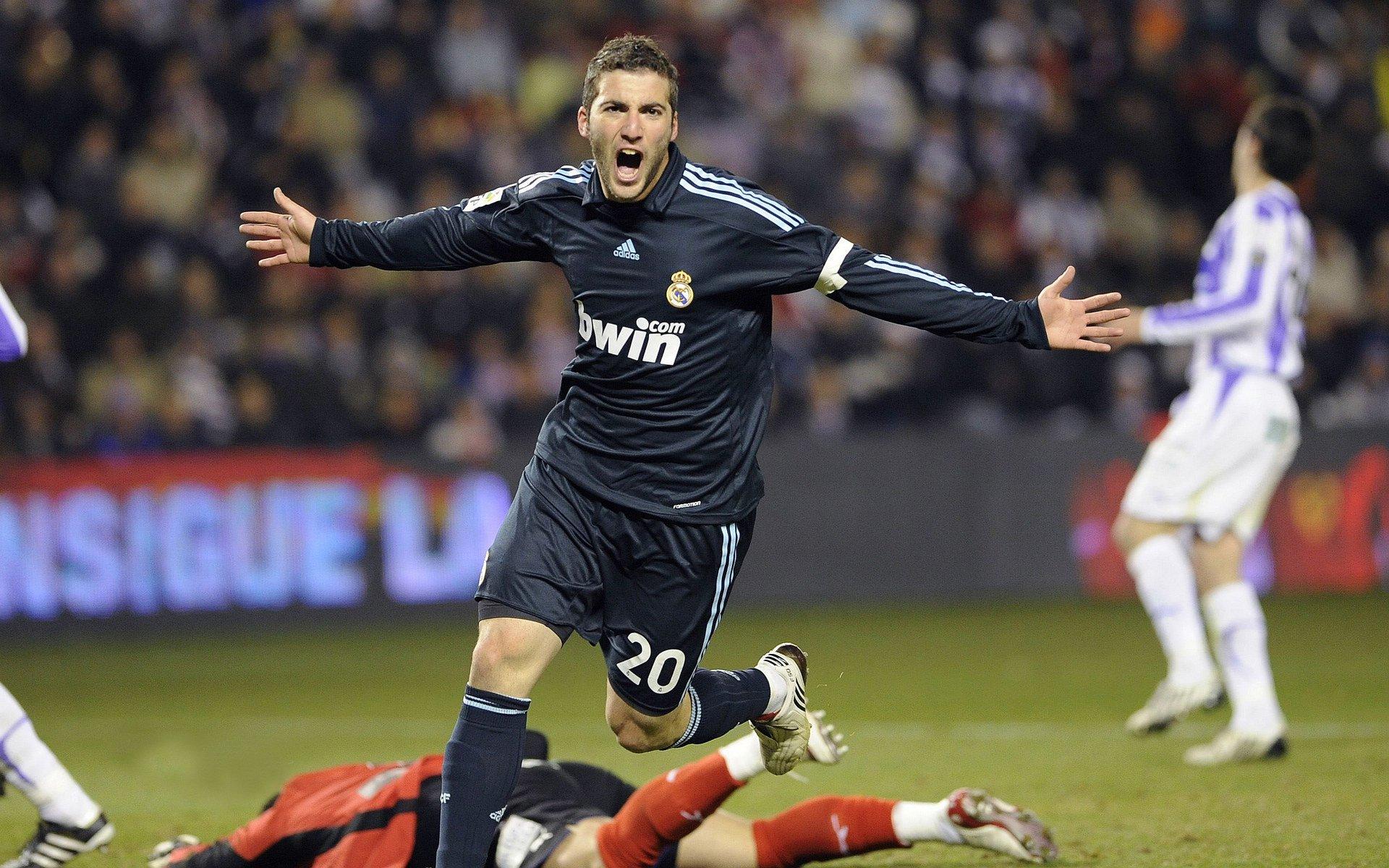 布朗专访直言政治领袖品质缺失，赛场内外领袖力引发体育界反思